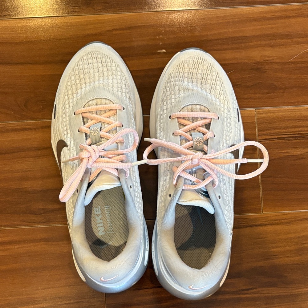 Nike Women's Light Gray and Soft Pink Athletic Shoes